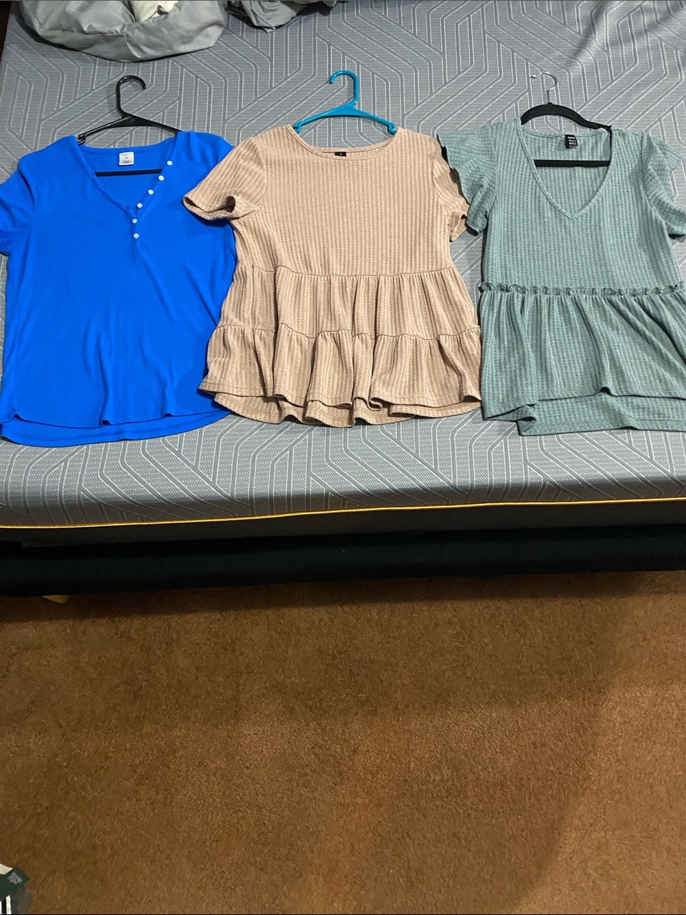 BUNDLE OF WOMENS TOPS